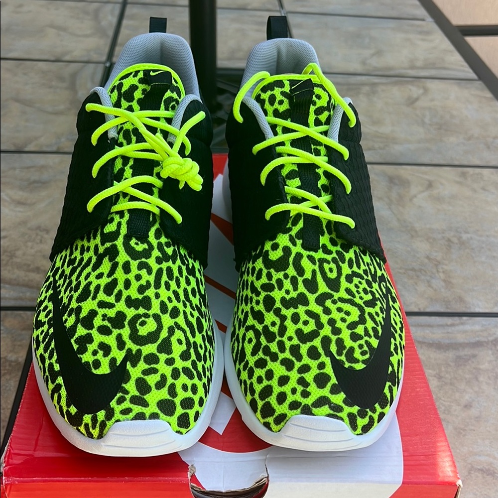 Men’s Nike Rosherun FB size 12.5